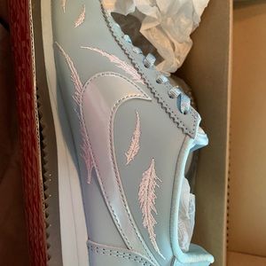 Nike feather cortez